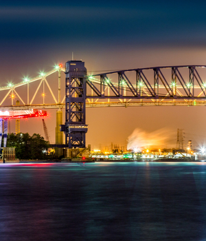 Elizabeth bridge at night