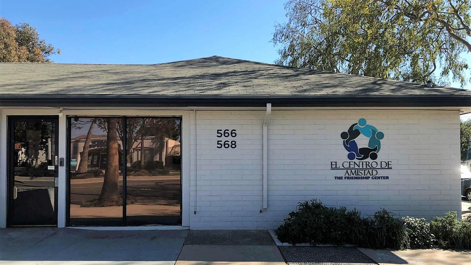 El Centro De Amistad CA 91340